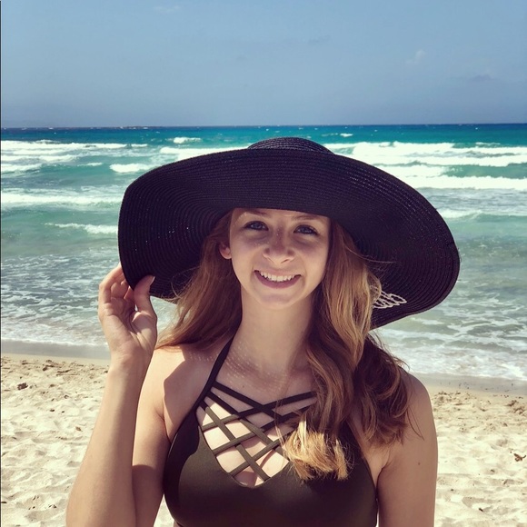 Meet Your Posher, Nicole - Picture 6 of 7